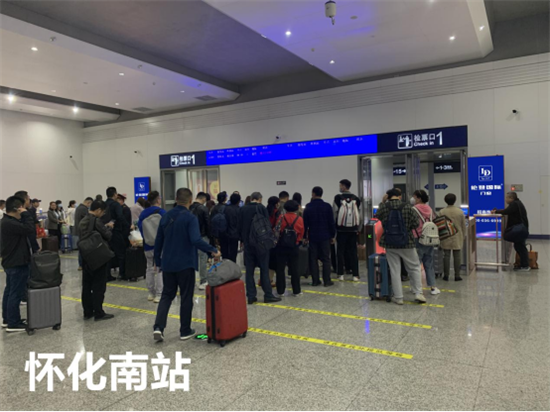 重磅丨倫登國(guó)際門窗簽約高鐵廣告，開啟“高鐵霸屏”模式!